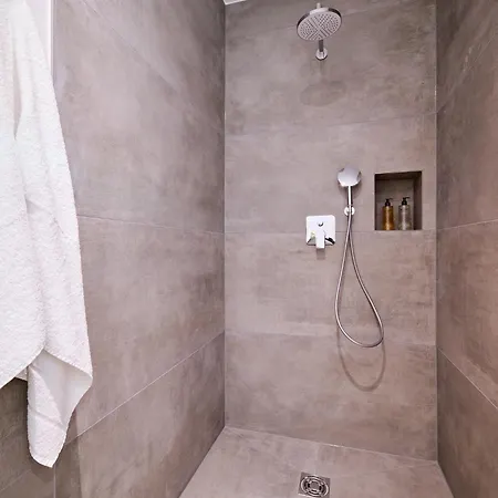 Xzllenz Traum Studio-Apartment, Frei-Parken, U-Bahn, Kueche Nuremberg Extérieur photo