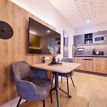 Xzllenz Traum Studio-Apartment, Frei-Parken, U-Bahn, Kueche Nuremberg Extérieur photo