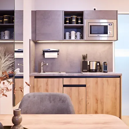 Xzllenz Traum Studio-Apartment, Frei-Parken, U-Bahn, Kueche Nuremberg Extérieur photo