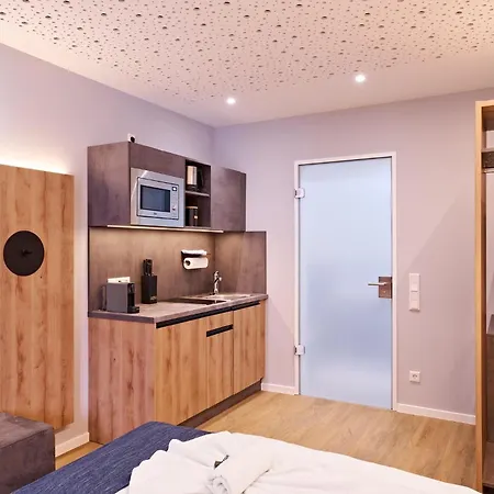 Xzllenz Traum Studio-Apartment, Frei-Parken, U-Bahn, Kueche Nuremberg Extérieur photo