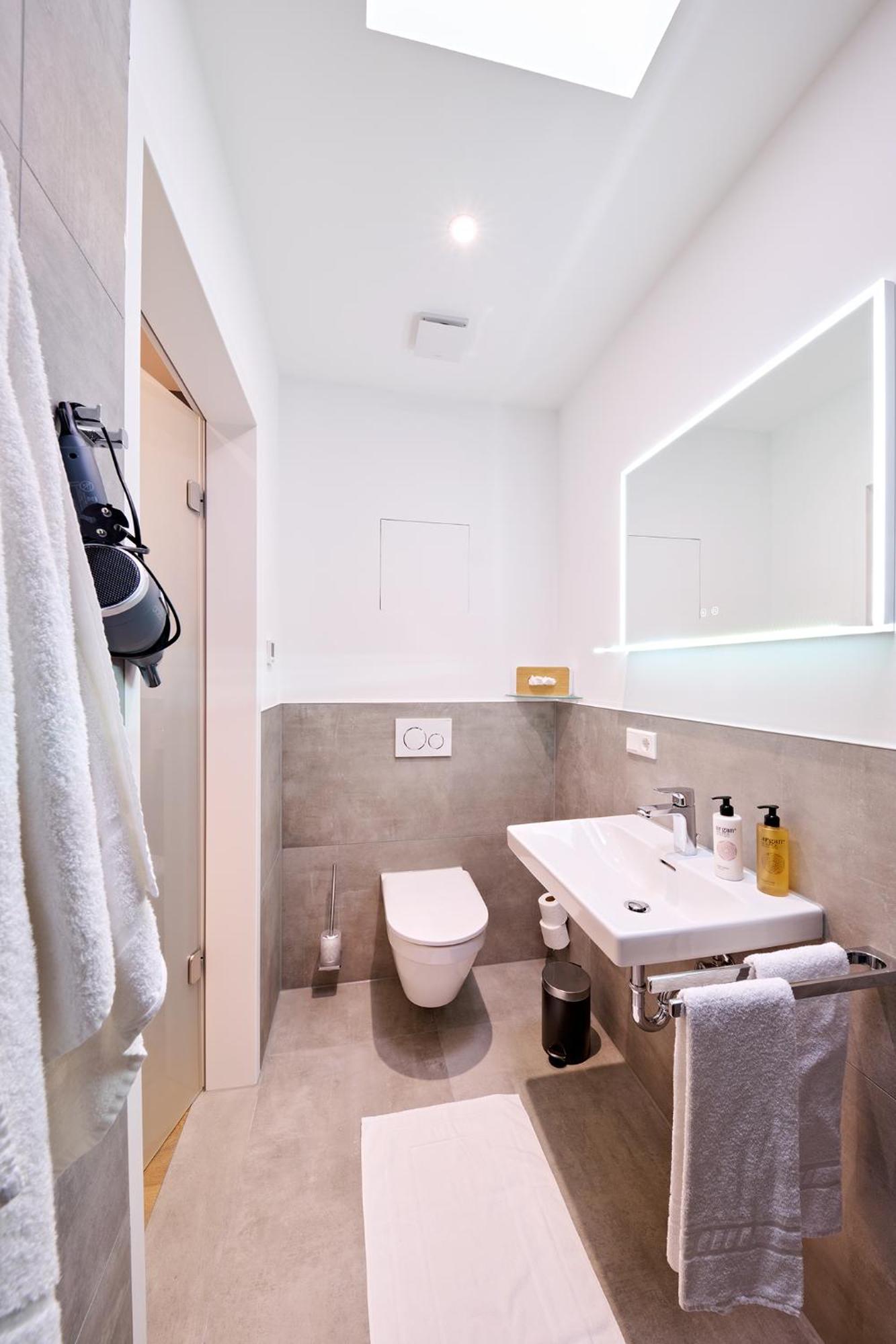 Xzllenz Traum Studio-apartment, Frei-parken, U-bahn, Kueche Apartment *