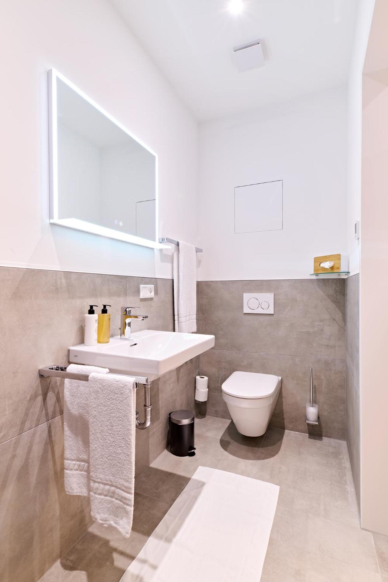 Xzllenz Traum Studio-apartment, Frei-parken, U-bahn, Kueche Nuremberg