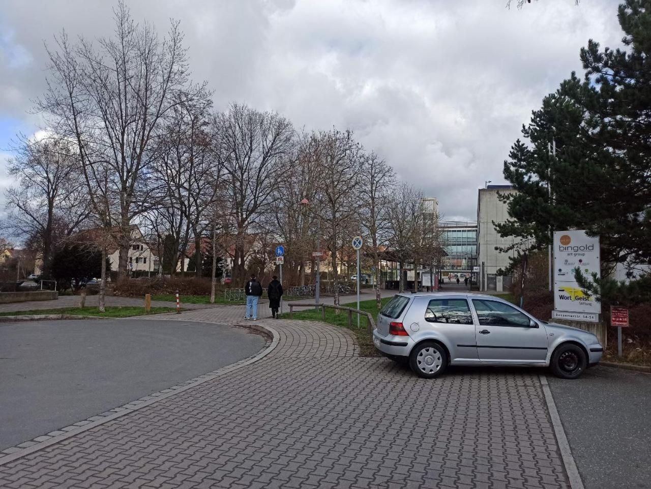 Xzllenz Traum Studio-apartment, Frei-parken, U-bahn, Kueche * Nuremberg